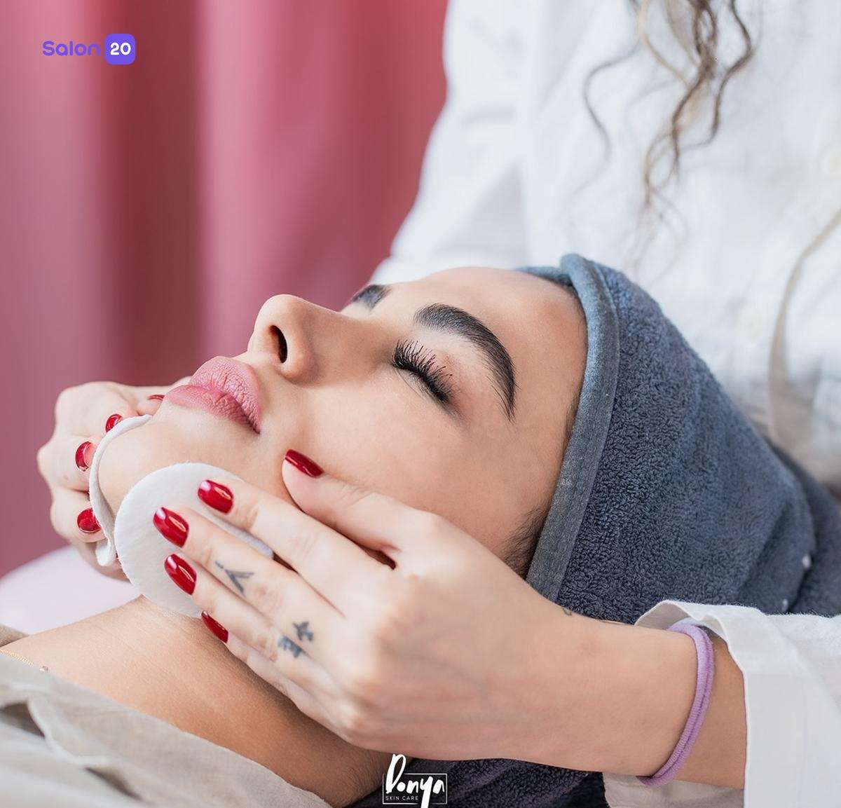 نمونه کار دنیا تسلیمی (متخصص پاکسازی پوست) 1