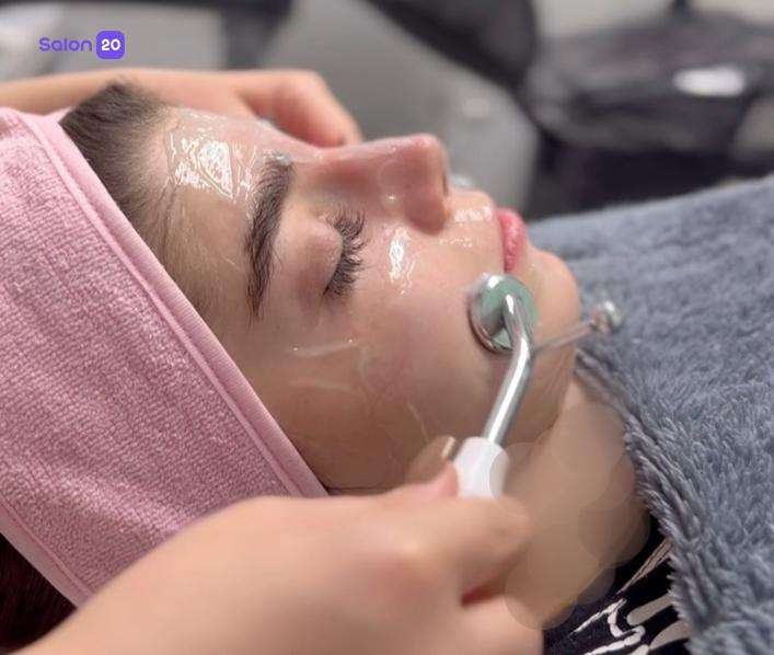 نمونه کار ریحانه (متخصص پاکسازی پوست) 1
