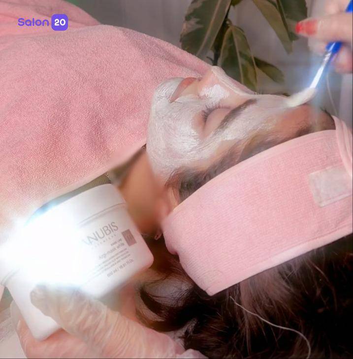 نمونه کار ریحانه (متخصص پاکسازی پوست) 2